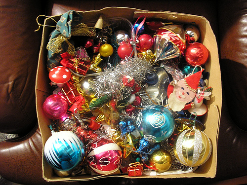 christmas-decorations-in-box